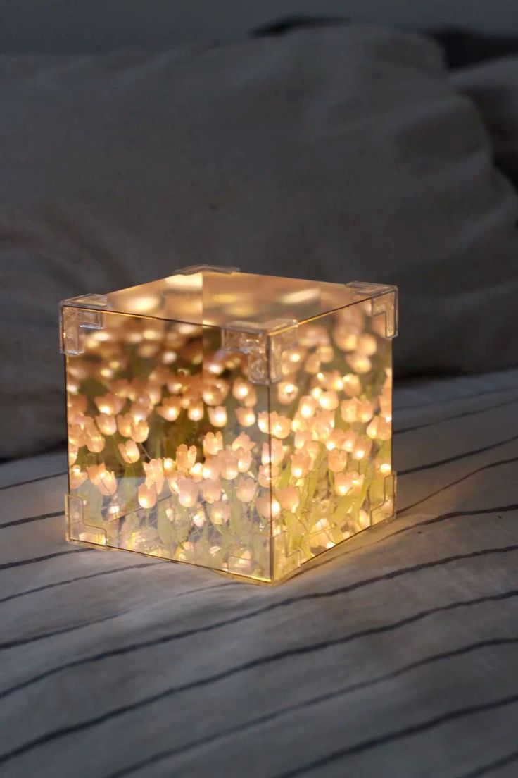 Tulora™ Infinite Tulip Mirror Lamp – LED Floral Ambient Decor Light