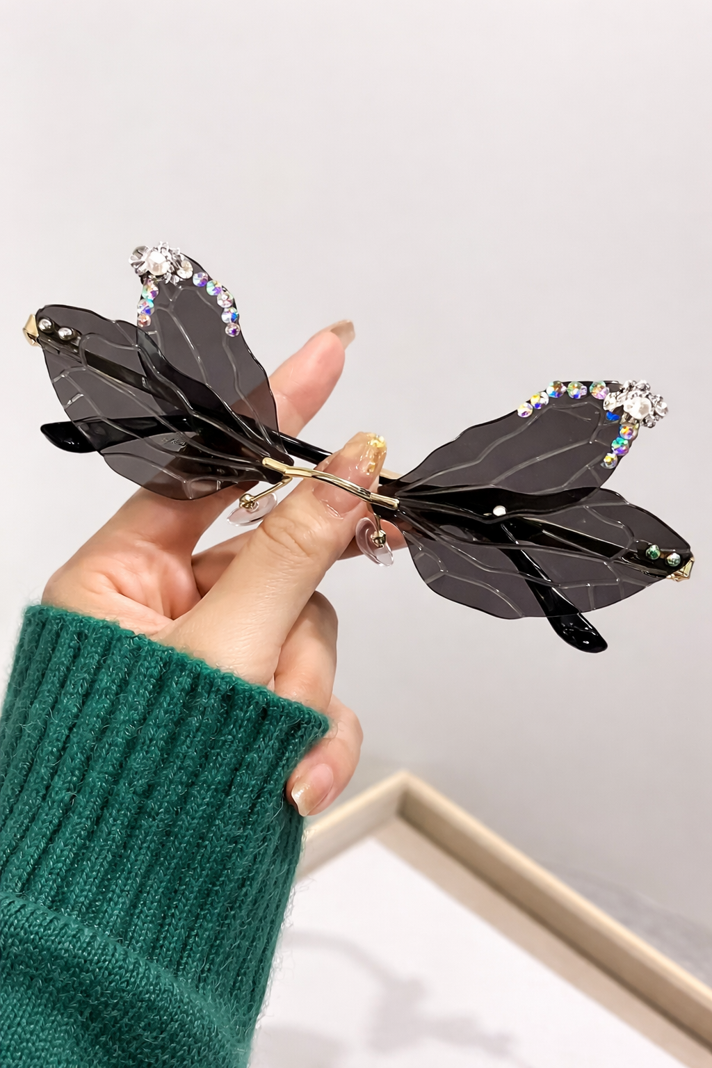 LuxeWing™ Butterfly Sunglasses – Rhinestone Designer Party Shades