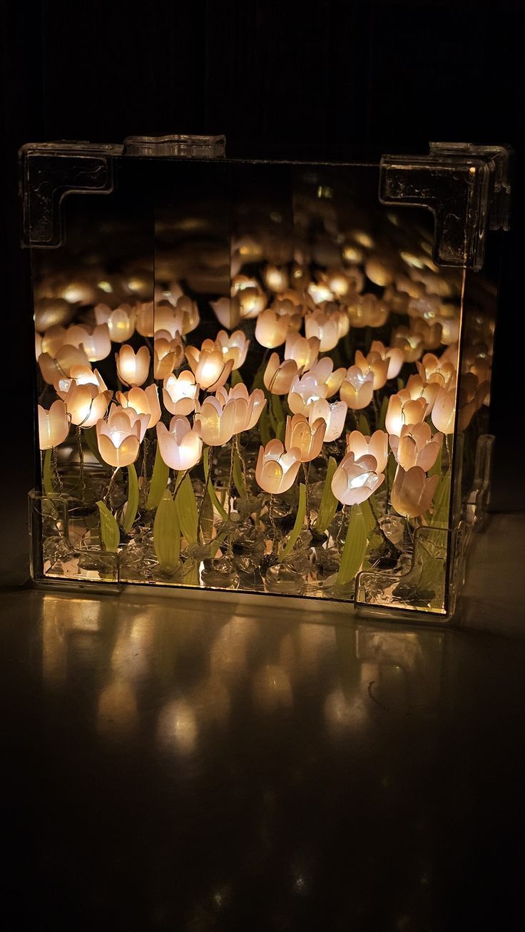 Tulora™ Infinite Tulip Mirror Lamp – LED Floral Ambient Decor Light