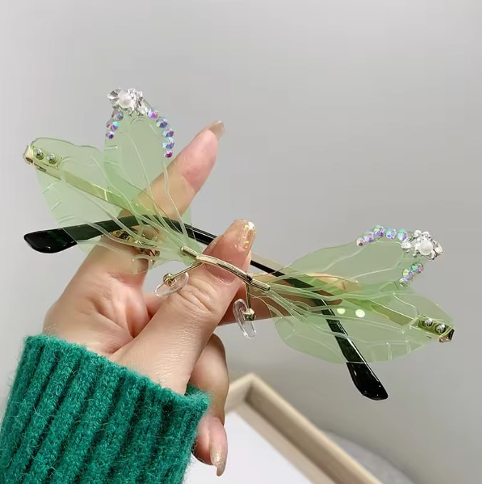 LuxeWing™ Butterfly Sunglasses – Rhinestone Designer Party Shades